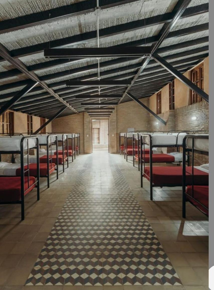 Hotel Ur Аллахабад Экстерьер фото