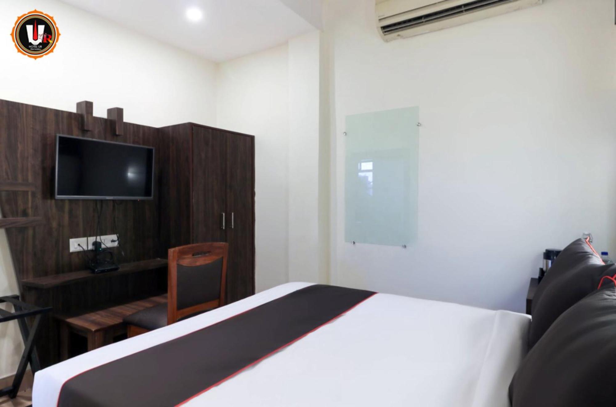 Hotel Ur Аллахабад Экстерьер фото
