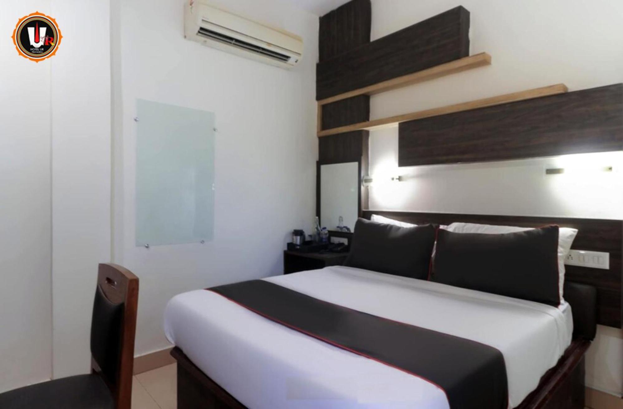 Hotel Ur Аллахабад Экстерьер фото