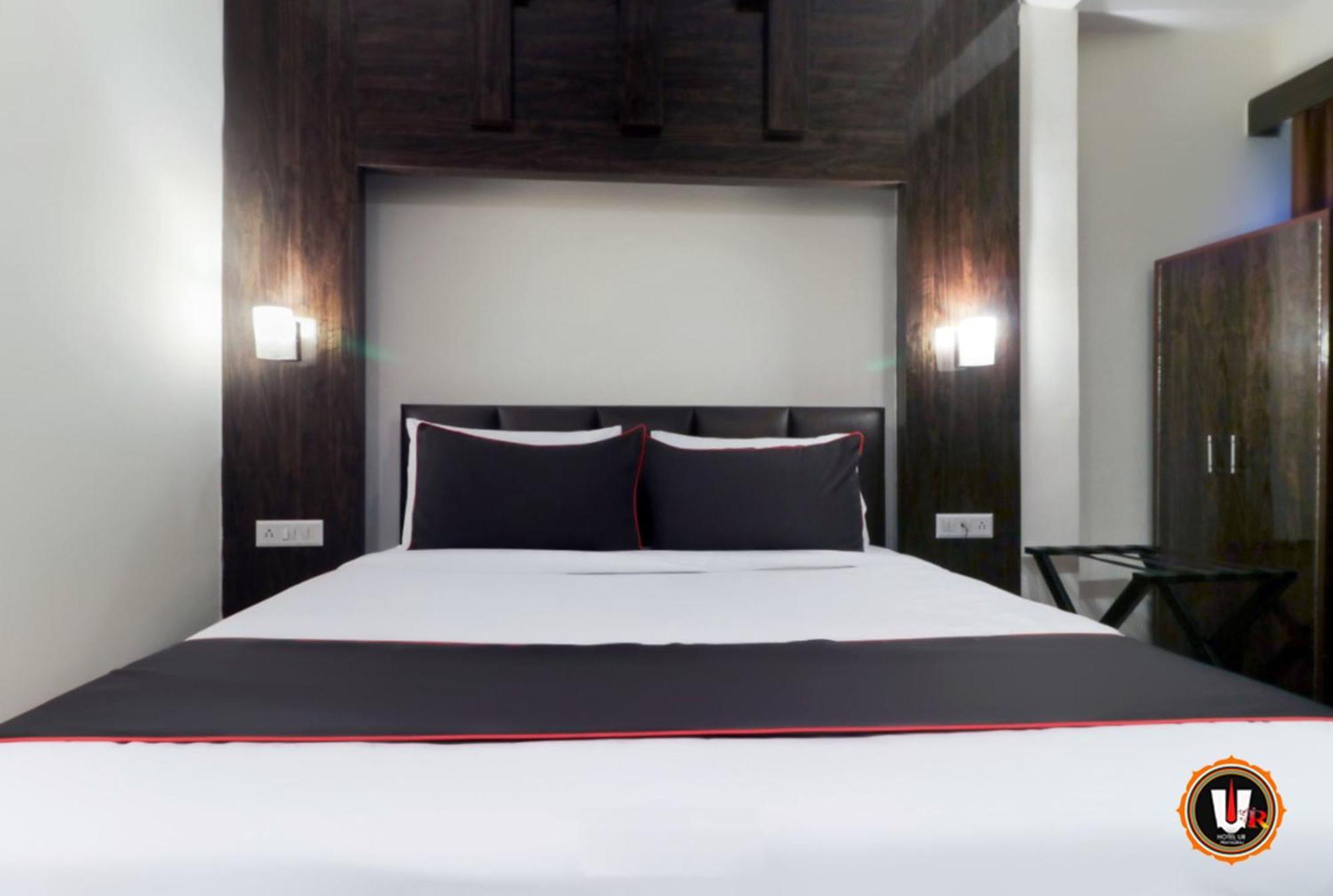 Hotel Ur Аллахабад Экстерьер фото